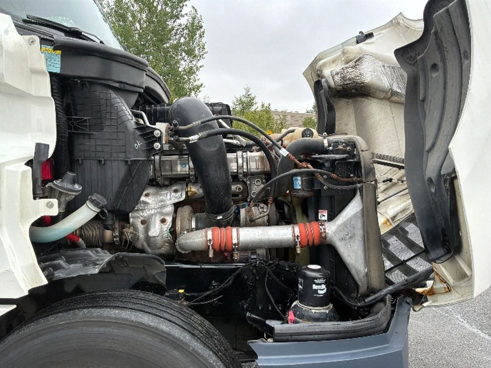 Day Cab Tractor-Heavy Duty Tractors-Freightliner-2021-T12664ST-Ste-Foy-PQ-913,574\n\t\tkm-$ 58,750 - Image 15