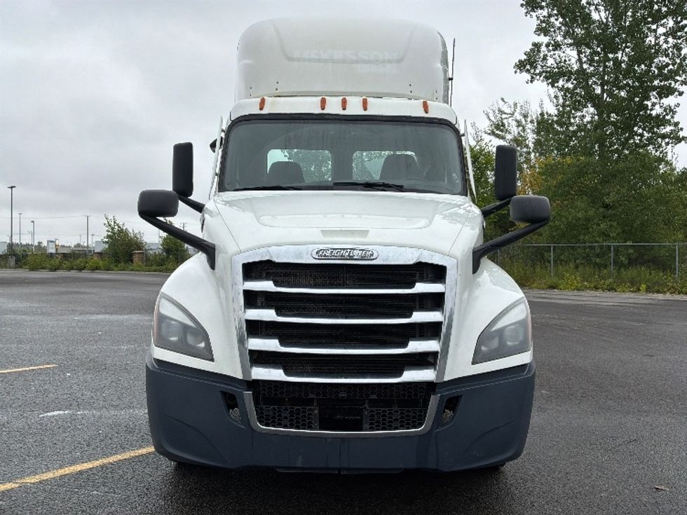 Day Cab Tractor-Heavy Duty Tractors-Freightliner-2021-T12664ST-Ste-Foy-PQ-913,574\n\t\tkm-$ 58,750 - Image 2