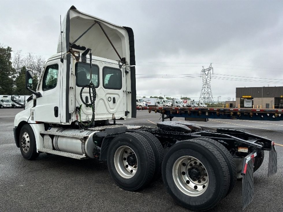 Day Cab Tractor-Heavy Duty Tractors-Freightliner-2021-T12664ST-Ste-Foy-PQ-913,574\n\t\tkm-$ 58,750 - Image 5