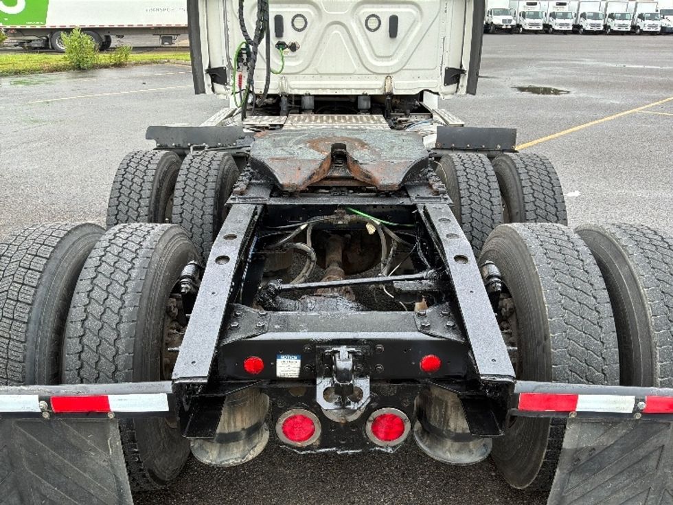 Day Cab Tractor-Heavy Duty Tractors-Freightliner-2021-T12664ST-Ste-Foy-PQ-913,574\n\t\tkm-$ 58,750 - Image 6