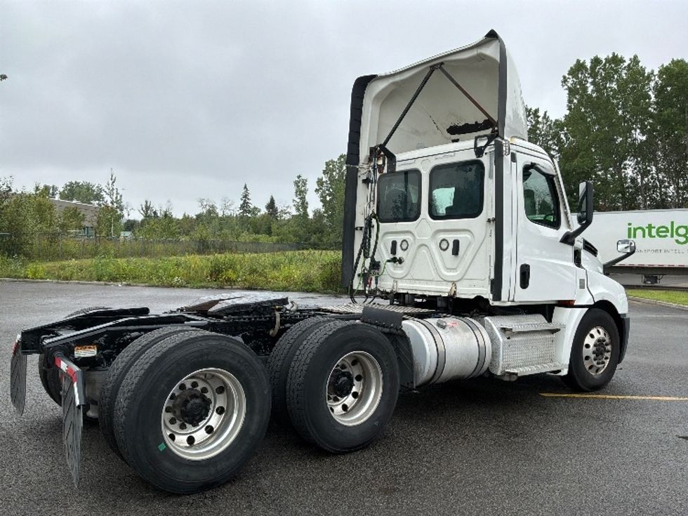 Day Cab Tractor-Heavy Duty Tractors-Freightliner-2021-T12664ST-Ste-Foy-PQ-913,574\n\t\tkm-$ 58,750 - Image 7