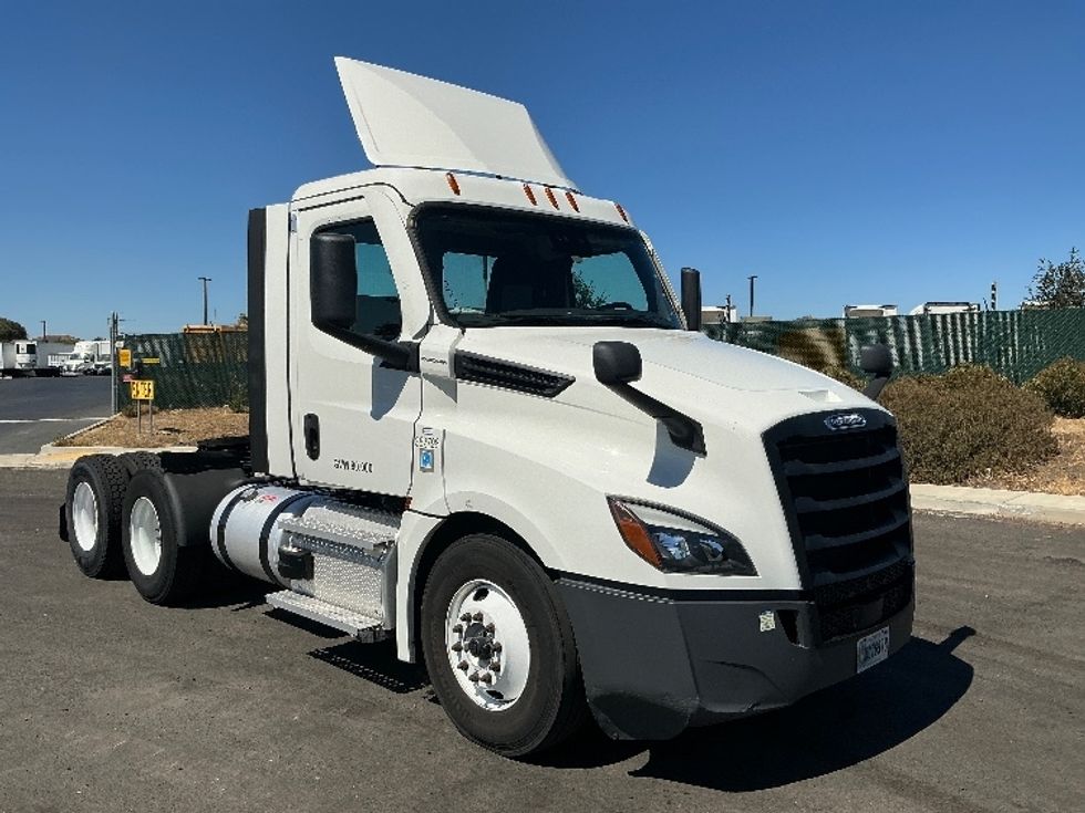 Day Cab Tractor-Heavy Duty Tractors-Freightliner-2021-T12664ST-Stockton-CA-191,983\n\t\tmiles-$ 75,750 - Image 1