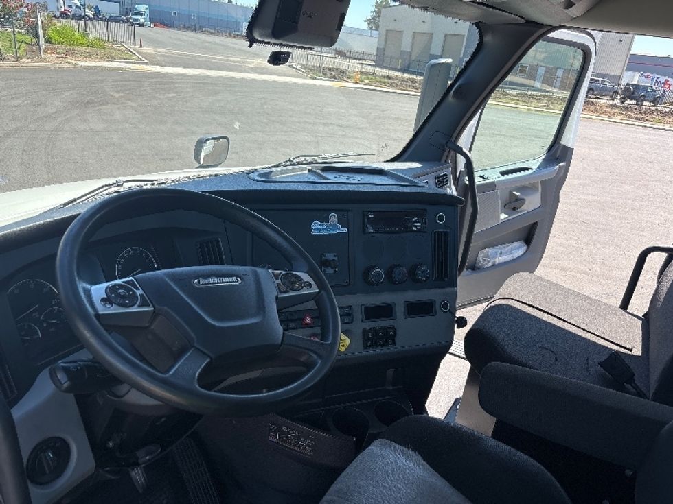 Day Cab Tractor-Heavy Duty Tractors-Freightliner-2021-T12664ST-Stockton-CA-191,983\n\t\tmiles-$ 75,750 - Image 10