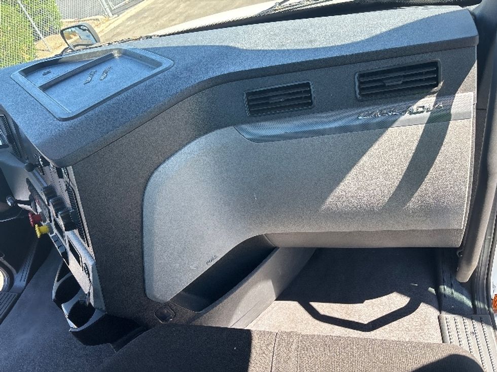 Day Cab Tractor-Heavy Duty Tractors-Freightliner-2021-T12664ST-Stockton-CA-191,983\n\t\tmiles-$ 75,750 - Image 13