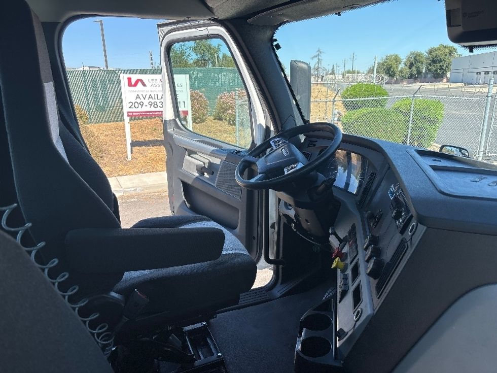 Day Cab Tractor-Heavy Duty Tractors-Freightliner-2021-T12664ST-Stockton-CA-191,983\n\t\tmiles-$ 75,750 - Image 14
