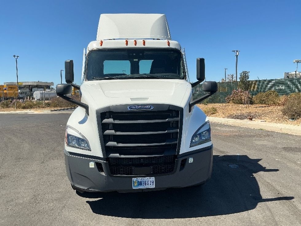 Day Cab Tractor-Heavy Duty Tractors-Freightliner-2021-T12664ST-Stockton-CA-191,983\n\t\tmiles-$ 75,750 - Image 2
