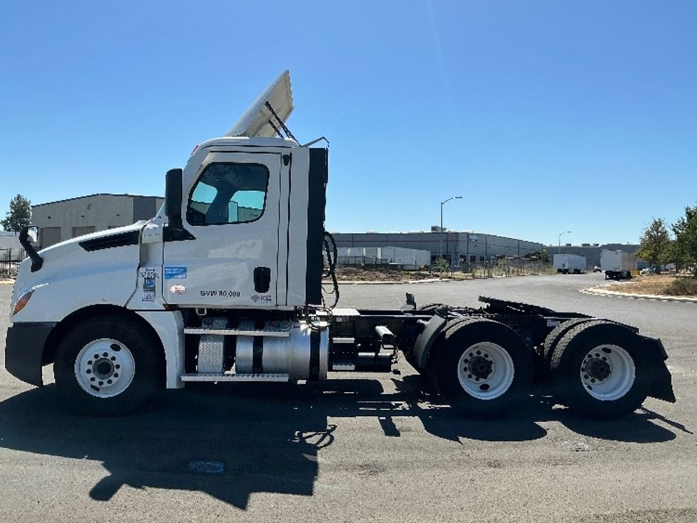 Day Cab Tractor-Heavy Duty Tractors-Freightliner-2021-T12664ST-Stockton-CA-191,983\n\t\tmiles-$ 75,750 - Image 4