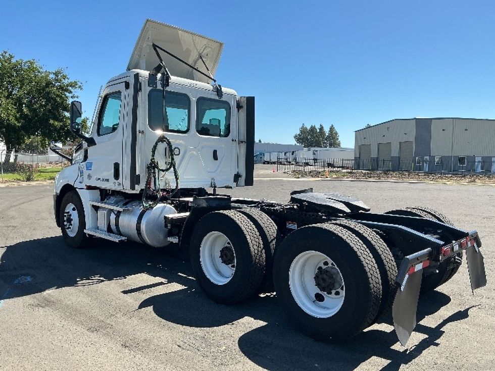 Day Cab Tractor-Heavy Duty Tractors-Freightliner-2021-T12664ST-Stockton-CA-191,983\n\t\tmiles-$ 75,750 - Image 5