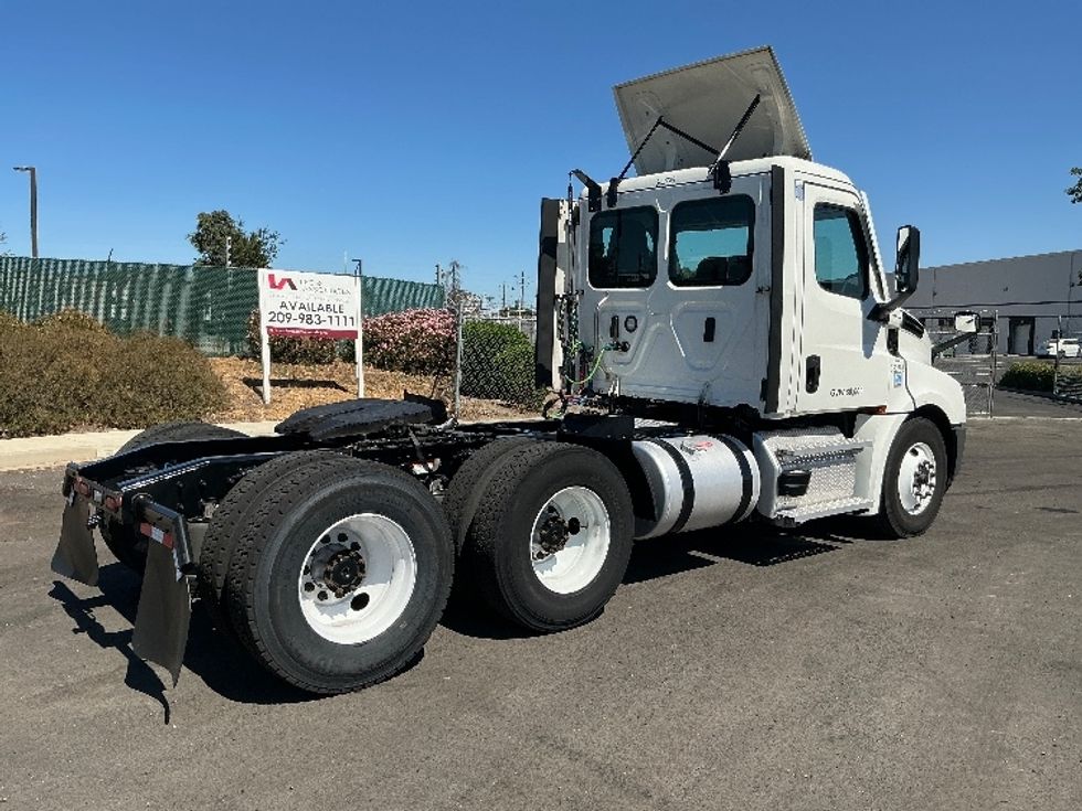 Day Cab Tractor-Heavy Duty Tractors-Freightliner-2021-T12664ST-Stockton-CA-191,983\n\t\tmiles-$ 75,750 - Image 7