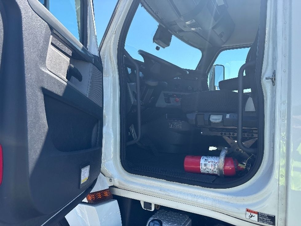 Day Cab Tractor-Heavy Duty Tractors-Freightliner-2021-T12664ST-Stockton-CA-191,983\n\t\tmiles-$ 75,750 - Image 9