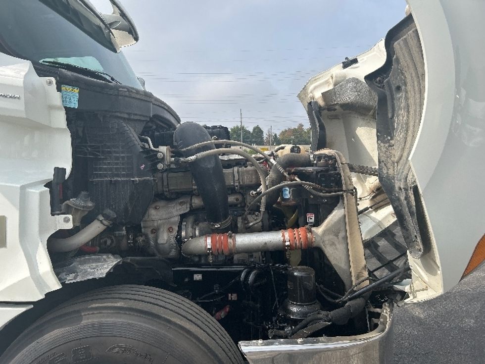 Day Cab Tractor-Heavy Duty Tractors-Freightliner-2021-T12664ST-Stoney Creek-ON-426,857\n\t\tkm-$ 87,750 - Image 15