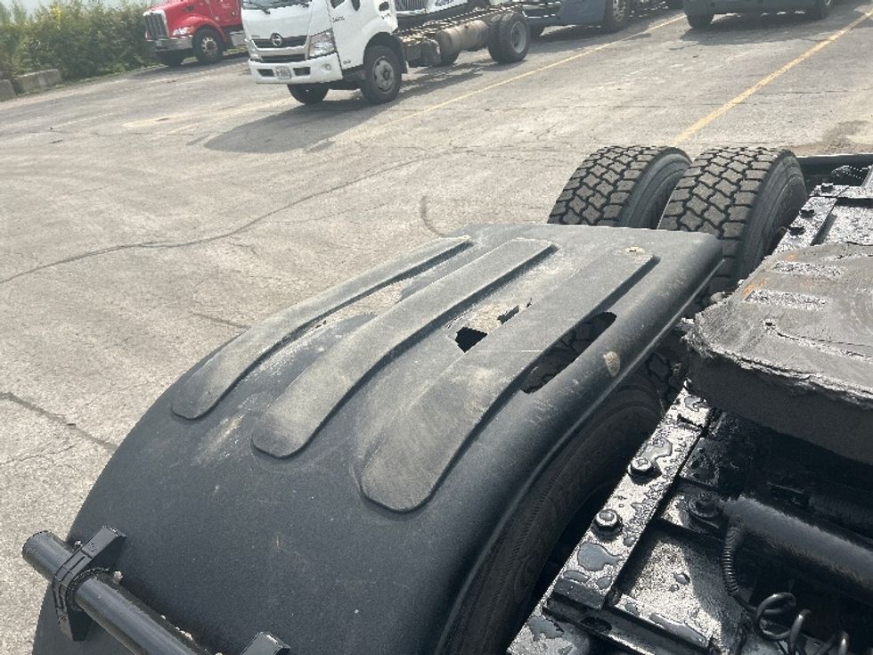 Day Cab Tractor-Heavy Duty Tractors-Freightliner-2021-T12664ST-Stoney Creek-ON-426,857\n\t\tkm-$ 87,750 - Image 17