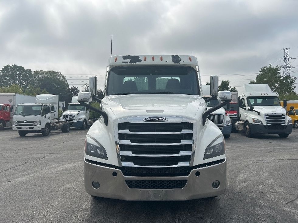 Day Cab Tractor-Heavy Duty Tractors-Freightliner-2021-T12664ST-Stoney Creek-ON-426,857\n\t\tkm-$ 87,750 - Image 2