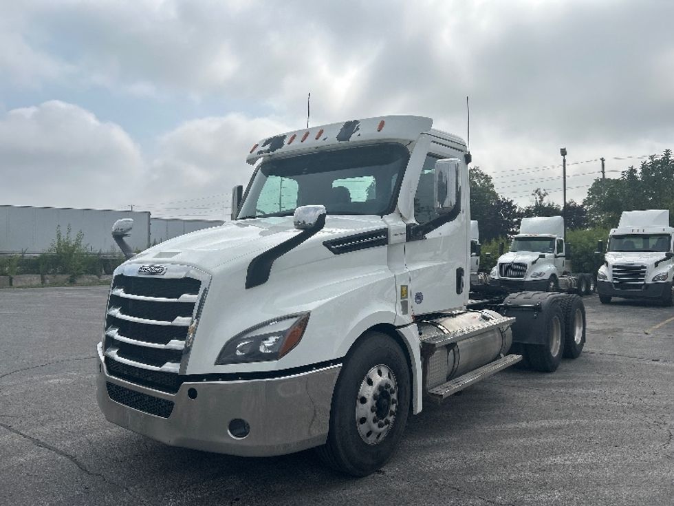 Day Cab Tractor-Heavy Duty Tractors-Freightliner-2021-T12664ST-Stoney Creek-ON-426,857\n\t\tkm-$ 87,750 - Image 3