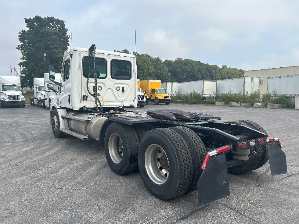 Day Cab Tractor-Heavy Duty Tractors-Freightliner-2021-T12664ST-Stoney Creek-ON-426,857\n\t\tkm-$ 87,750 - Image 5