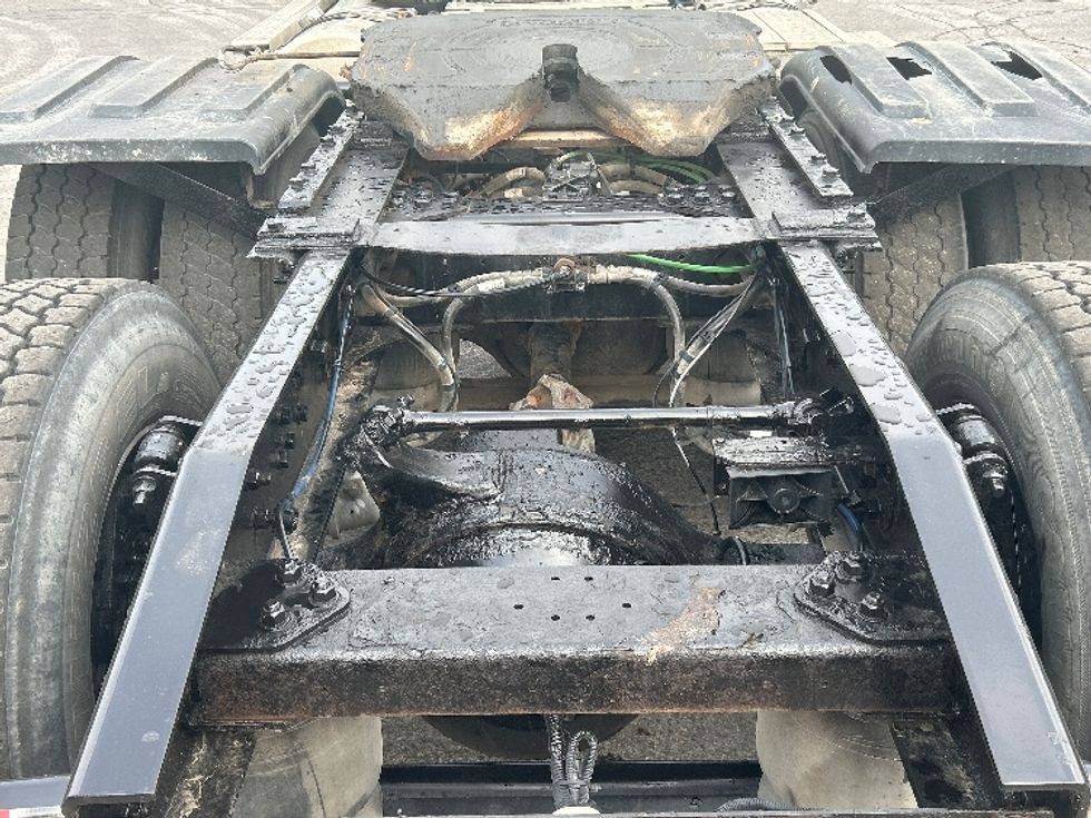 Day Cab Tractor-Heavy Duty Tractors-Freightliner-2021-T12664ST-Stoney Creek-ON-426,857\n\t\tkm-$ 87,750 - Image 6