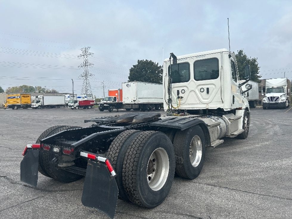 Day Cab Tractor-Heavy Duty Tractors-Freightliner-2021-T12664ST-Stoney Creek-ON-426,857\n\t\tkm-$ 87,750 - Image 7