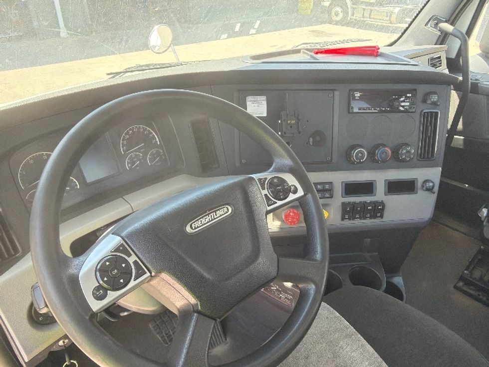 Day Cab Tractor-Heavy Duty Tractors-Freightliner-2021-T12664ST-Sturtevant-WI-239,733\n\t\tmiles-$ 66,750 - Image 11
