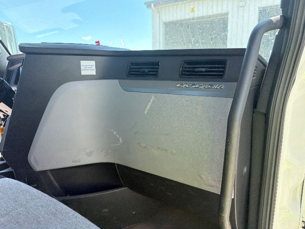 Day Cab Tractor-Heavy Duty Tractors-Freightliner-2021-T12664ST-Sturtevant-WI-239,733\n\t\tmiles-$ 66,750 - Image 13