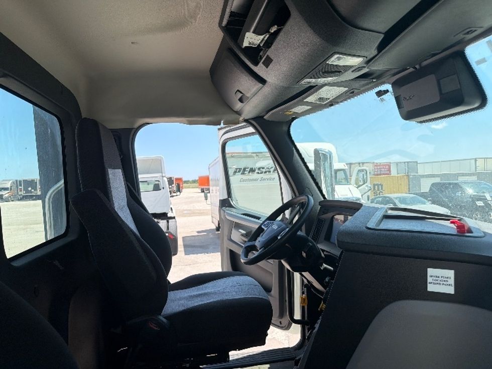 Day Cab Tractor-Heavy Duty Tractors-Freightliner-2021-T12664ST-Sturtevant-WI-239,733\n\t\tmiles-$ 66,750 - Image 14