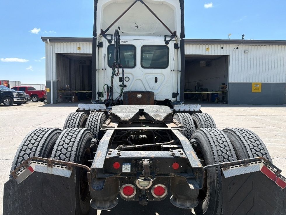 Day Cab Tractor-Heavy Duty Tractors-Freightliner-2021-T12664ST-Sturtevant-WI-239,733\n\t\tmiles-$ 66,750 - Image 6
