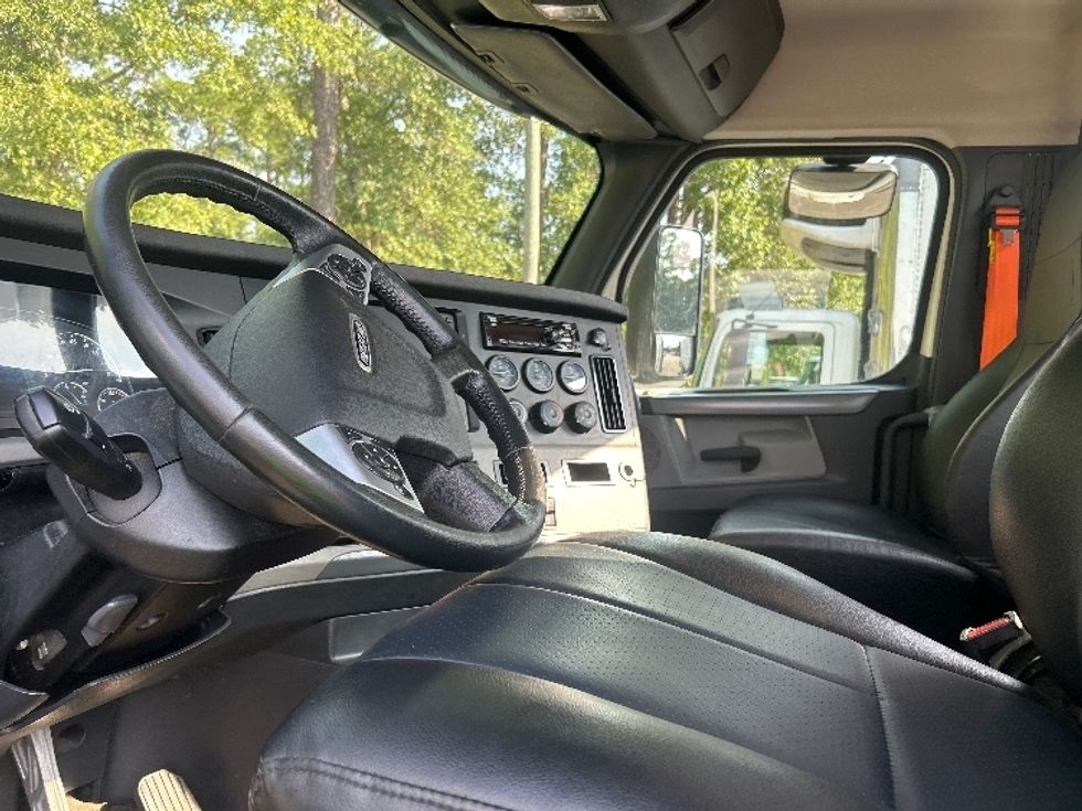 Day Cab Tractor-Heavy Duty Tractors-Freightliner-2021-T12664ST-Tallahassee-FL-590,811\n\t\tmiles-$ 39,500 - Image 10