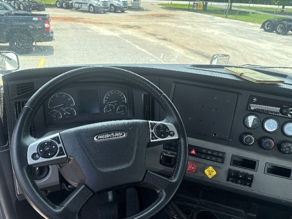 Day Cab Tractor-Heavy Duty Tractors-Freightliner-2021-T12664ST-Tallahassee-FL-590,811\n\t\tmiles-$ 39,500 - Image 11