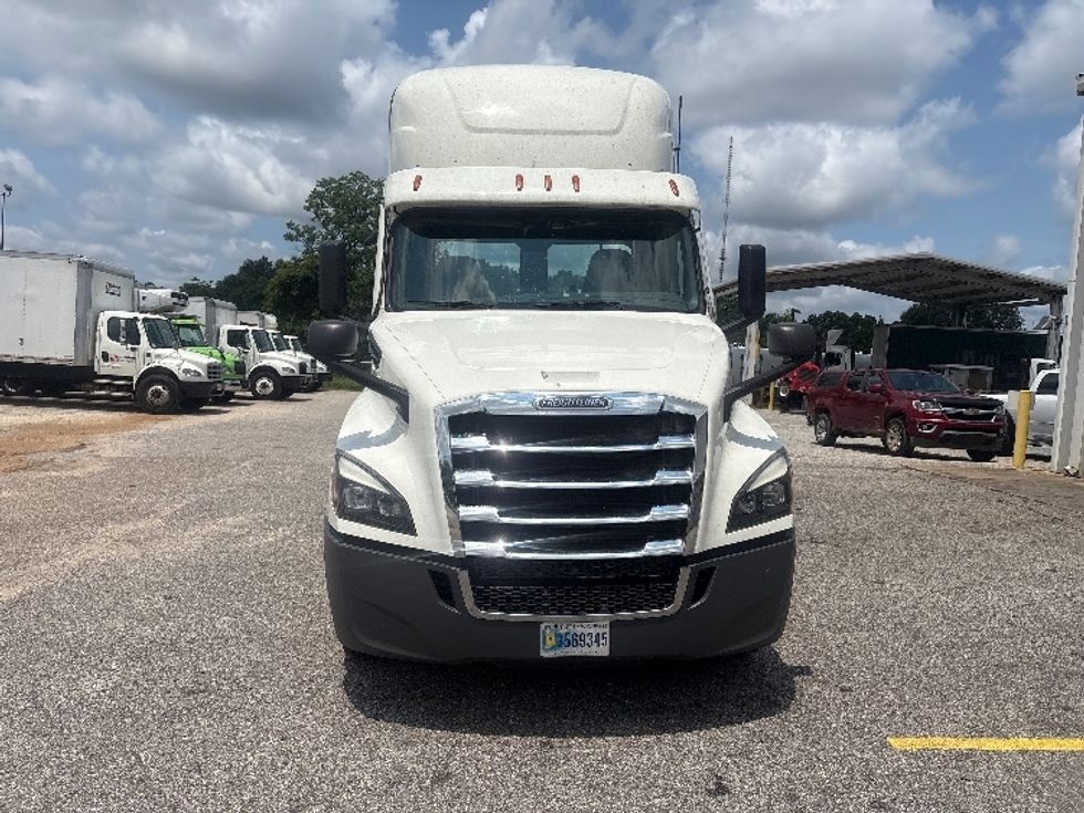 Day Cab Tractor-Heavy Duty Tractors-Freightliner-2021-T12664ST-Tallahassee-FL-590,811\n\t\tmiles-$ 39,500 - Image 2
