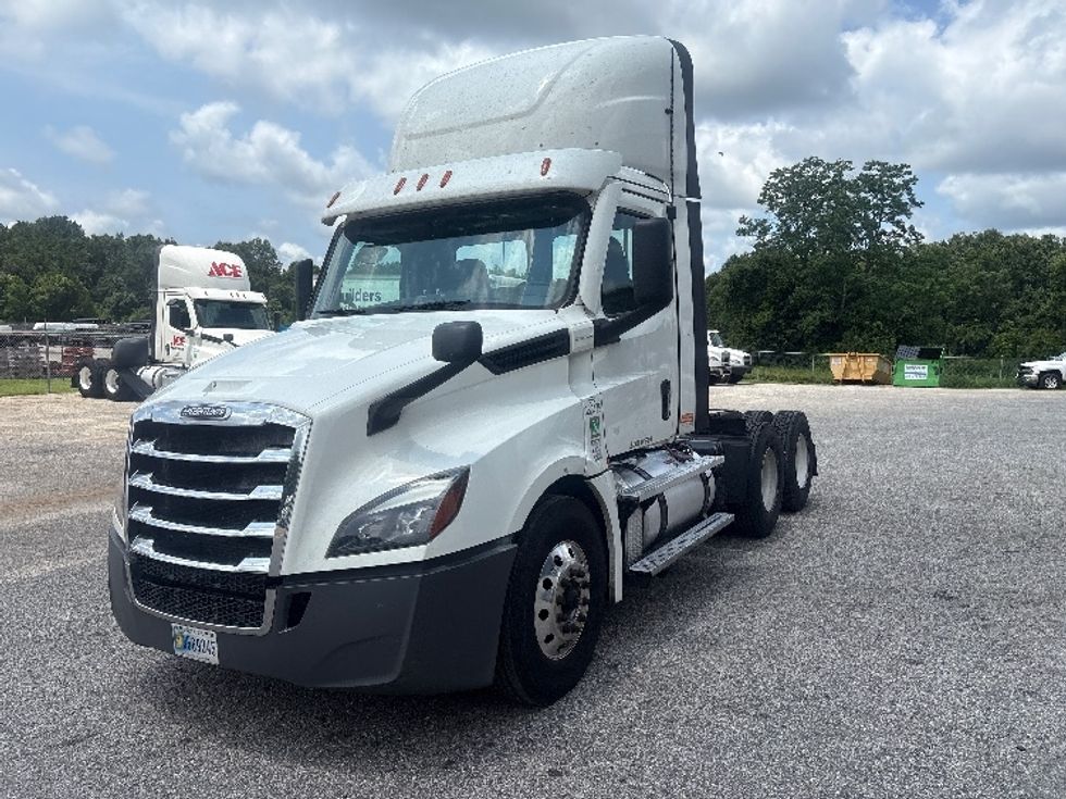 Day Cab Tractor-Heavy Duty Tractors-Freightliner-2021-T12664ST-Tallahassee-FL-590,811\n\t\tmiles-$ 39,500 - Image 3