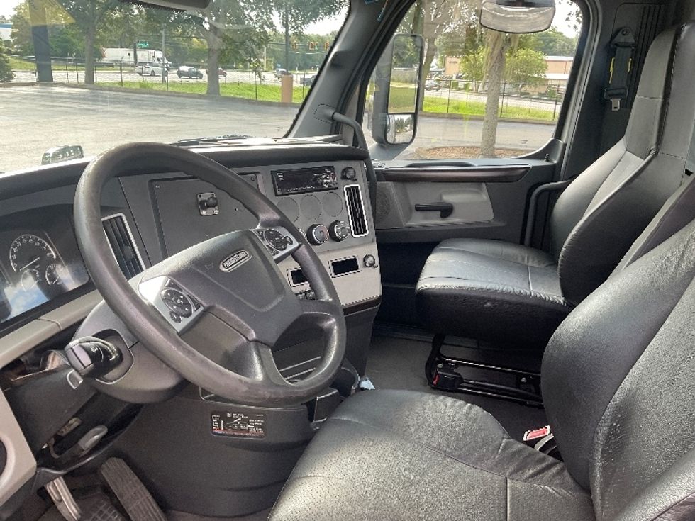 Day Cab Tractor-Heavy Duty Tractors-Freightliner-2021-T12664ST-Tampa-FL-189,572\n\t\tmiles-$ 72,500 - Image 10