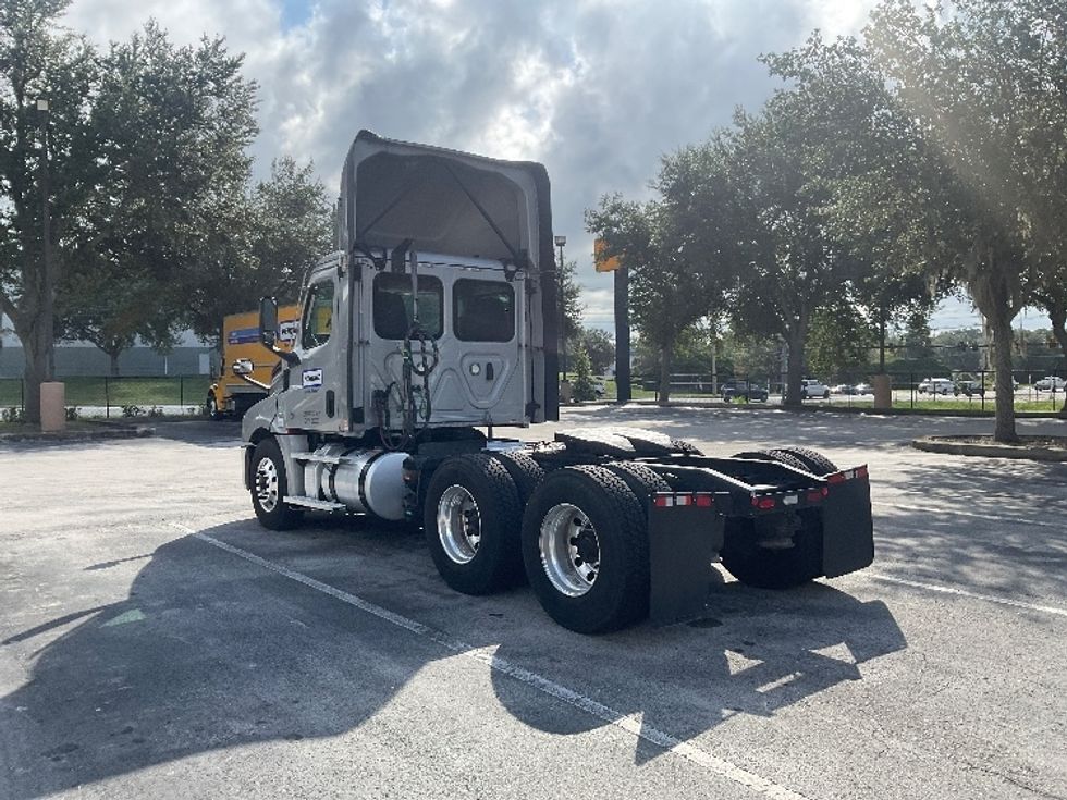 Day Cab Tractor-Heavy Duty Tractors-Freightliner-2021-T12664ST-Tampa-FL-189,572\n\t\tmiles-$ 72,500 - Image 5