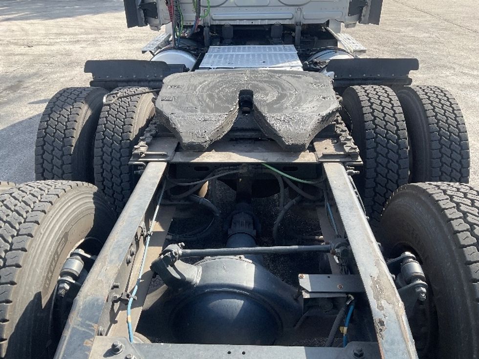 Day Cab Tractor-Heavy Duty Tractors-Freightliner-2021-T12664ST-Tampa-FL-189,572\n\t\tmiles-$ 72,500 - Image 6