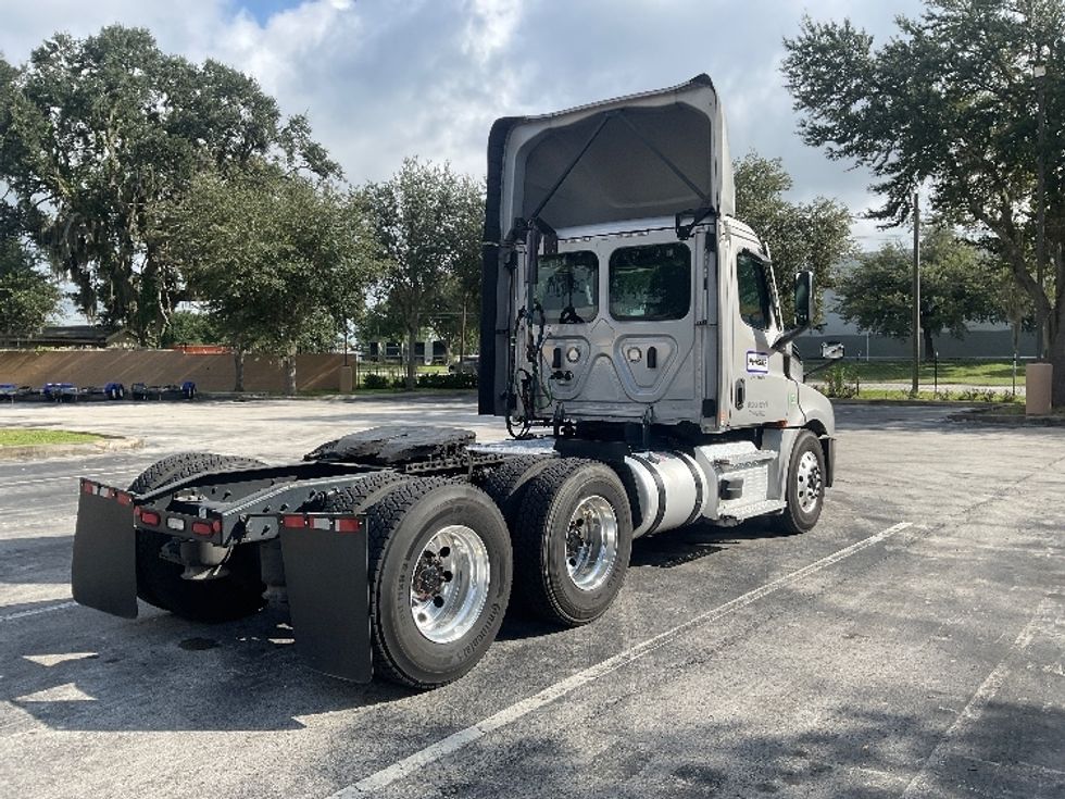 Day Cab Tractor-Heavy Duty Tractors-Freightliner-2021-T12664ST-Tampa-FL-189,572\n\t\tmiles-$ 72,500 - Image 7