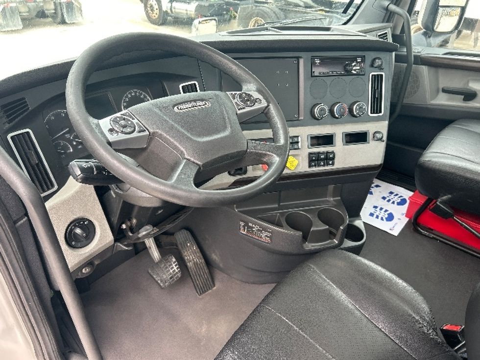Day Cab Tractor-Heavy Duty Tractors-Freightliner-2021-T12664ST-Tampa-FL-258,541\n\t\tmiles-$ 62,500 - Image 10