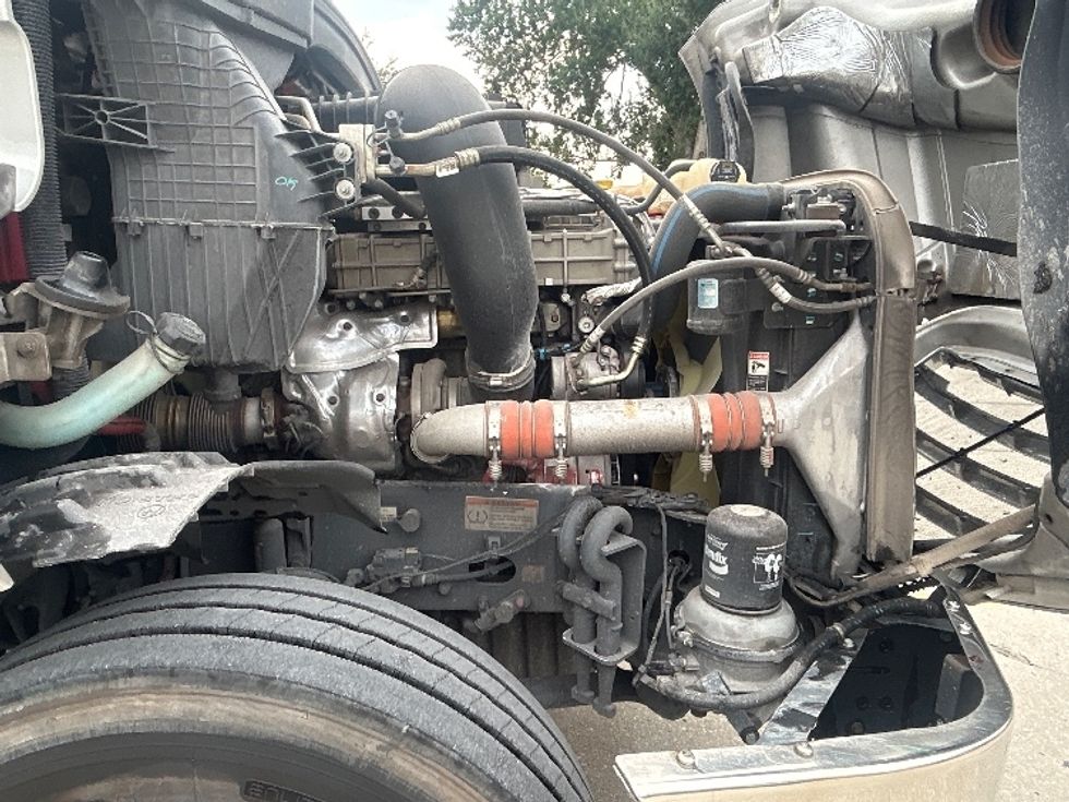 Day Cab Tractor-Heavy Duty Tractors-Freightliner-2021-T12664ST-Tampa-FL-258,541\n\t\tmiles-$ 62,500 - Image 15