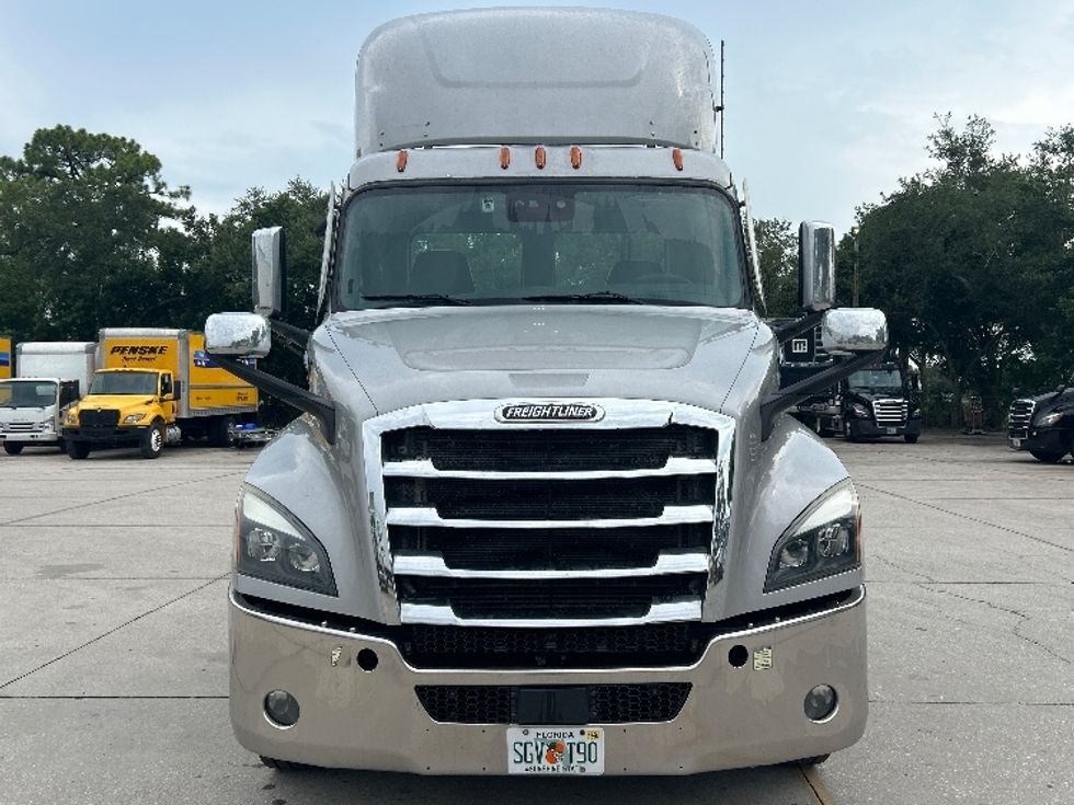 Day Cab Tractor-Heavy Duty Tractors-Freightliner-2021-T12664ST-Tampa-FL-258,541\n\t\tmiles-$ 62,500 - Image 2