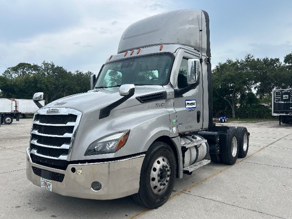 Day Cab Tractor-Heavy Duty Tractors-Freightliner-2021-T12664ST-Tampa-FL-258,541\n\t\tmiles-$ 62,500 - Image 3