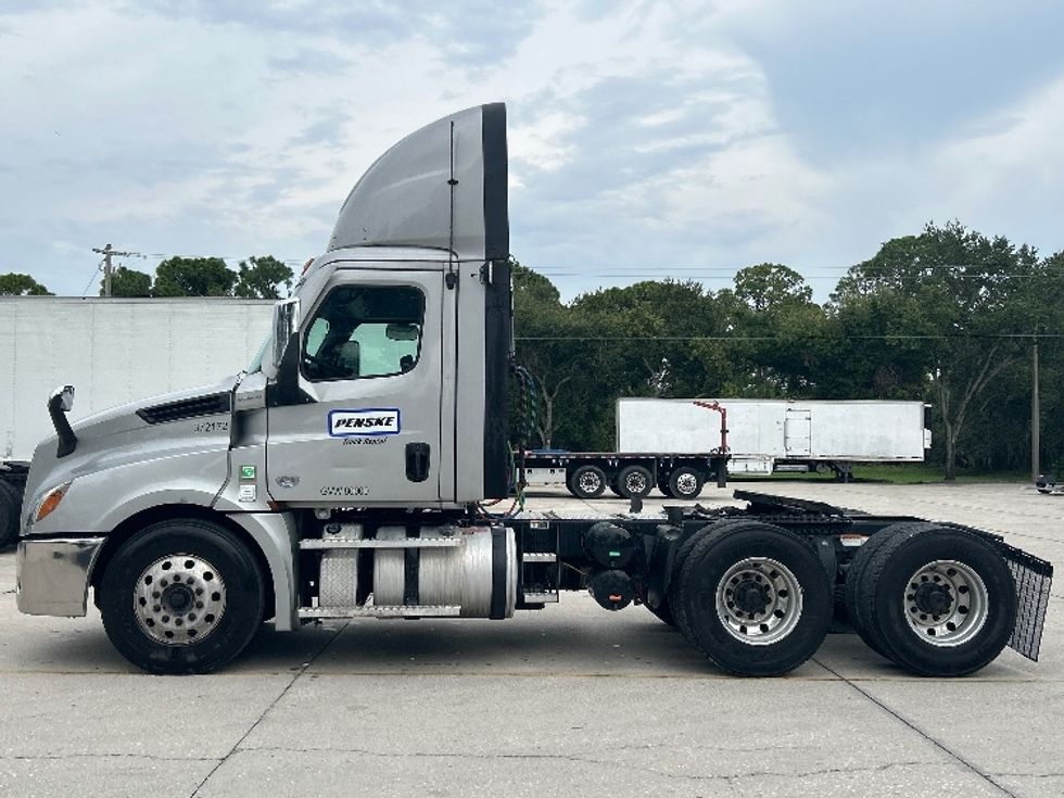 Day Cab Tractor-Heavy Duty Tractors-Freightliner-2021-T12664ST-Tampa-FL-258,541\n\t\tmiles-$ 62,500 - Image 4