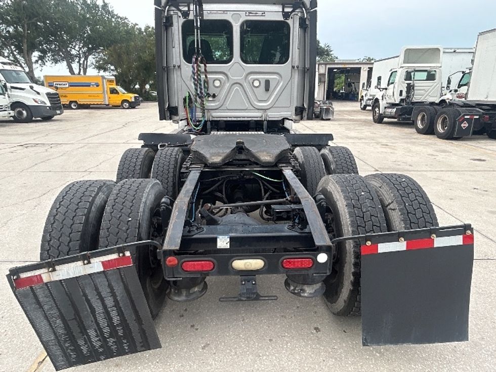 Day Cab Tractor-Heavy Duty Tractors-Freightliner-2021-T12664ST-Tampa-FL-258,541\n\t\tmiles-$ 62,500 - Image 6