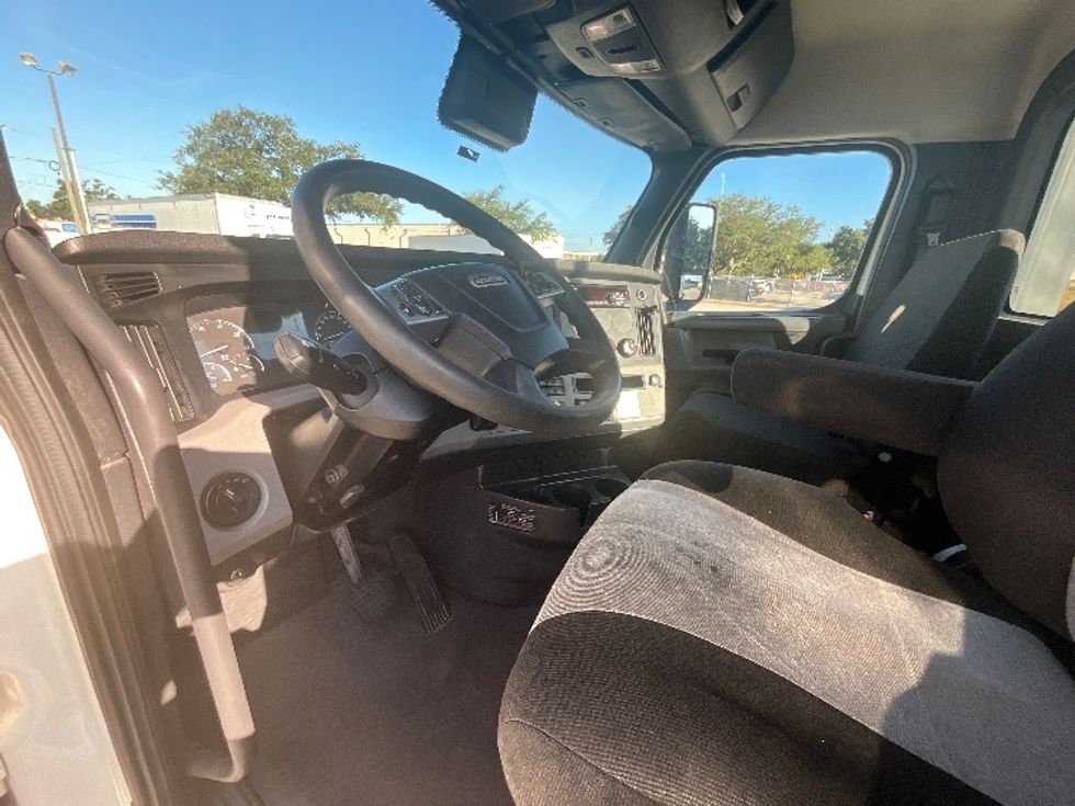 Day Cab Tractor-Heavy Duty Tractors-Freightliner-2021-T12664ST-Tampa-FL-525,291\n\t\tmiles-$ 45,750 - Image 10