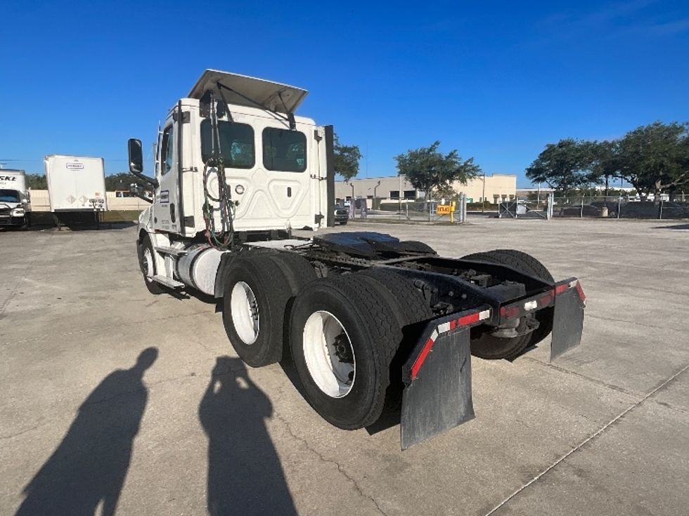 Day Cab Tractor-Heavy Duty Tractors-Freightliner-2021-T12664ST-Tampa-FL-525,291\n\t\tmiles-$ 45,750 - Image 5