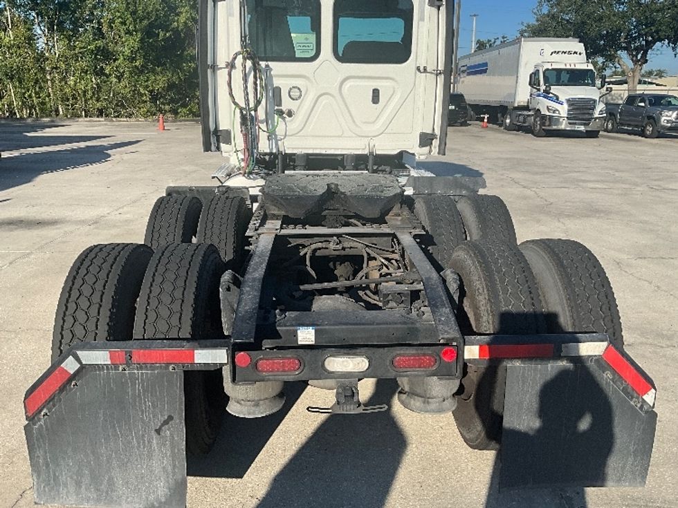 Day Cab Tractor-Heavy Duty Tractors-Freightliner-2021-T12664ST-Tampa-FL-525,291\n\t\tmiles-$ 45,750 - Image 6