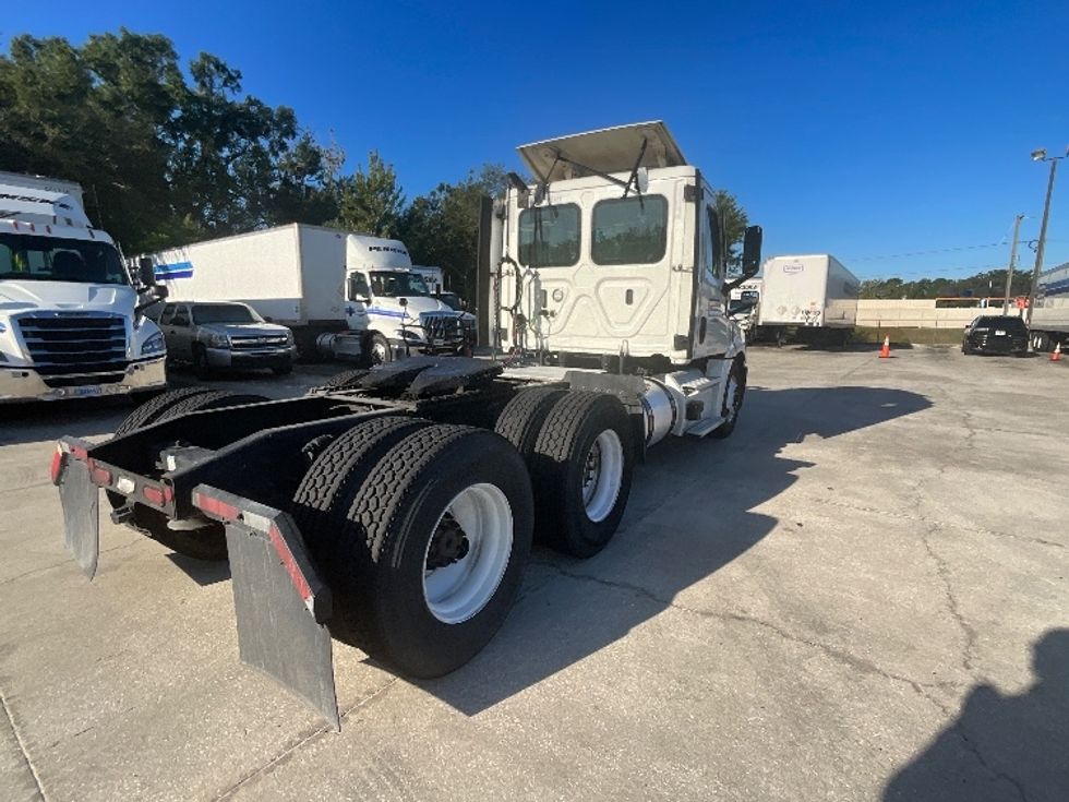 Day Cab Tractor-Heavy Duty Tractors-Freightliner-2021-T12664ST-Tampa-FL-525,291\n\t\tmiles-$ 45,750 - Image 7