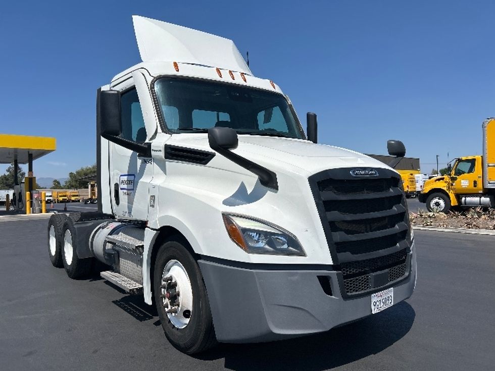 2020 Freightliner Cascadia 125" Sleeper Cab photo 21