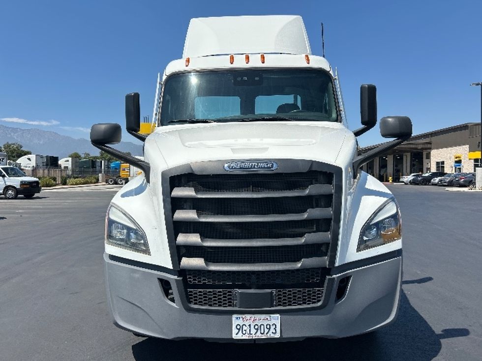Day Cab Tractor-Heavy Duty Tractors-Freightliner-2021-T12664ST-Temecula-CA-198,064\n\t\tmiles-$ 76,750 - Image 2