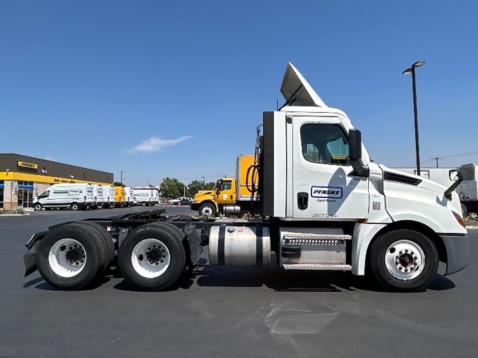 Day Cab Tractor-Heavy Duty Tractors-Freightliner-2021-T12664ST-Temecula-CA-198,064\n\t\tmiles-$ 76,750 - Image 8