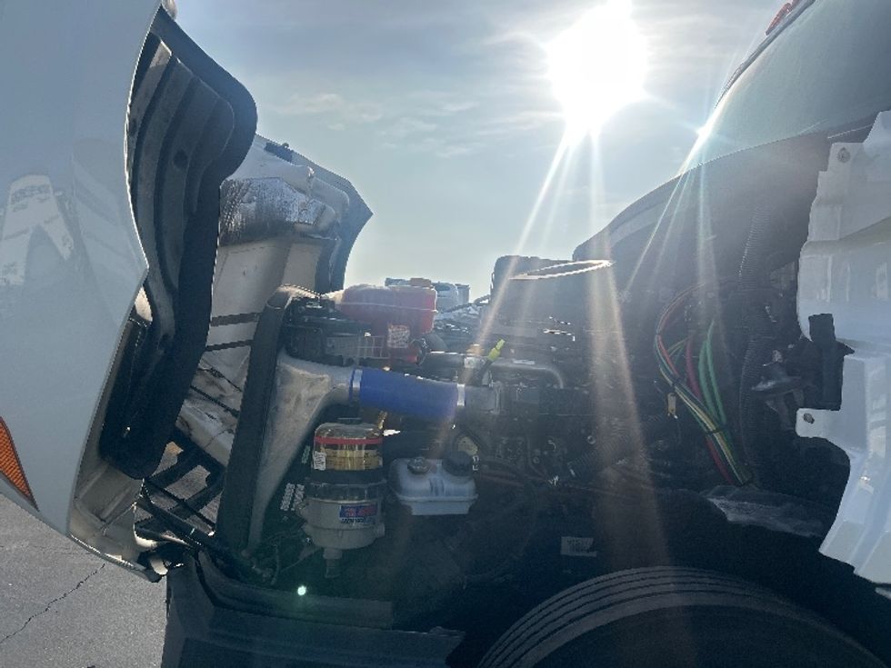 Day Cab Tractor-Heavy Duty Tractors-Freightliner-2021-T12664ST-Torrance-CA-147,073\n\t\tmiles-$ 76,750 - Image 16