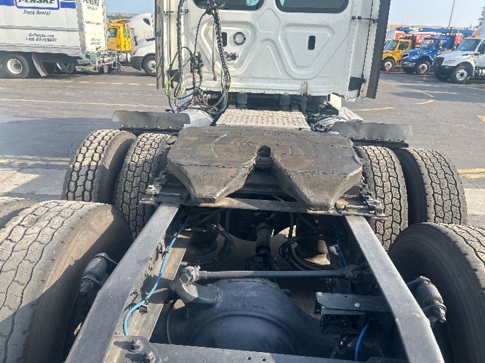 Day Cab Tractor-Heavy Duty Tractors-Freightliner-2021-T12664ST-Torrance-CA-147,073\n\t\tmiles-$ 76,750 - Image 6