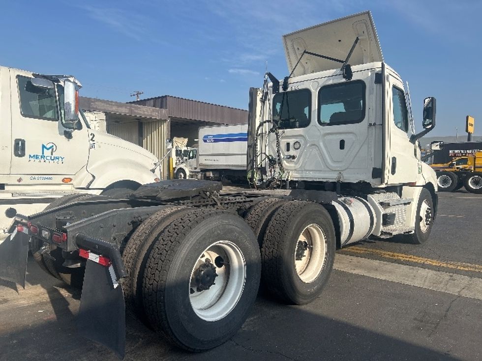Day Cab Tractor-Heavy Duty Tractors-Freightliner-2021-T12664ST-Torrance-CA-147,073\n\t\tmiles-$ 76,750 - Image 7