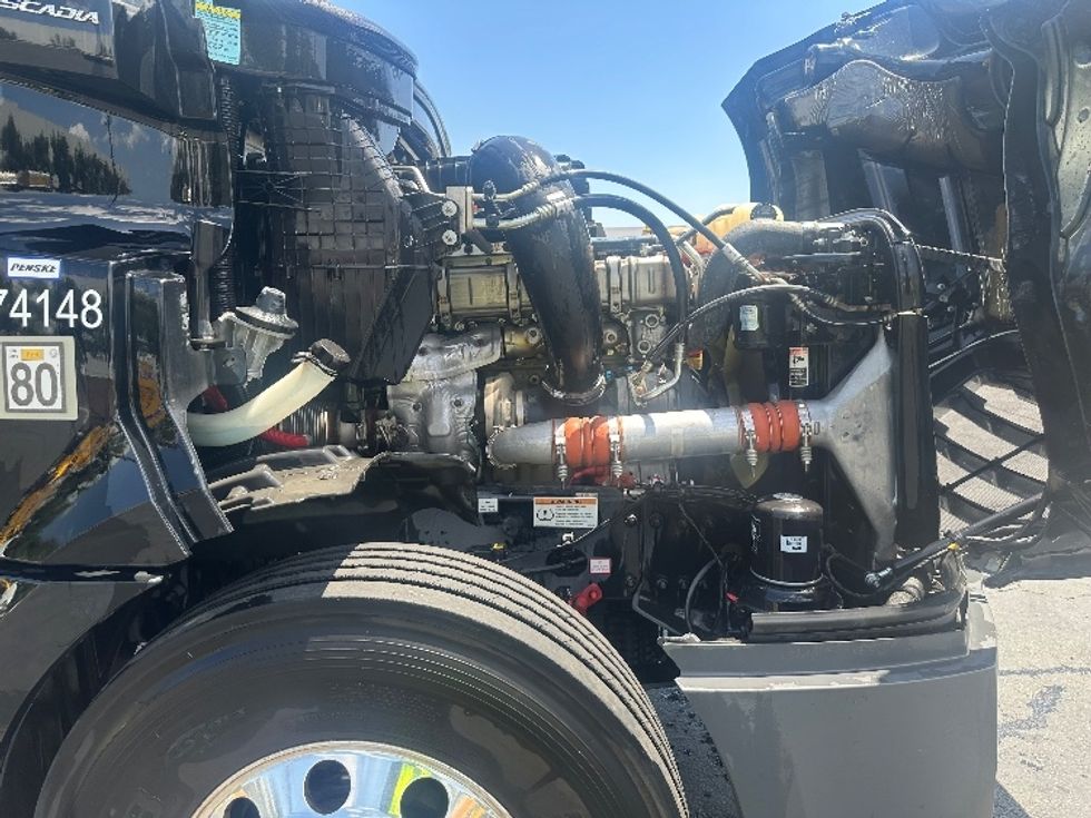 Day Cab Tractor-Heavy Duty Tractors-Freightliner-2021-T12664ST-Torrance-CA-153,720\n\t\tmiles-$ 74,750 - Image 15